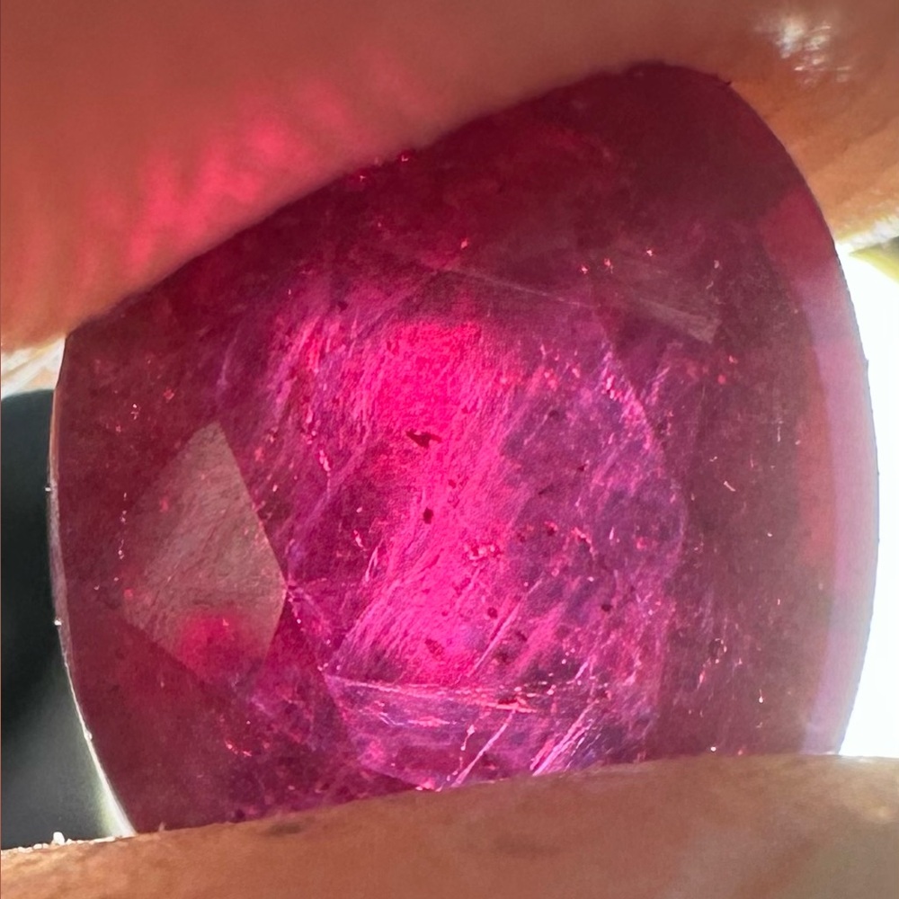 Elegant Red Beryl Ruby approx 2.50 ct ish - Picture 3 of 16